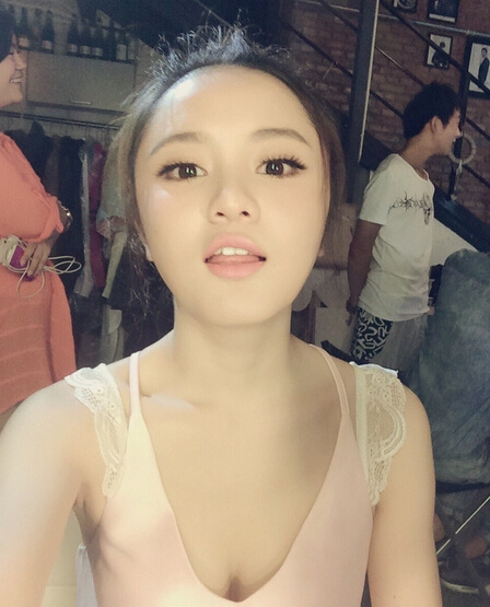 川足<em>美女老总</em>秀性感嘴唇_云南网