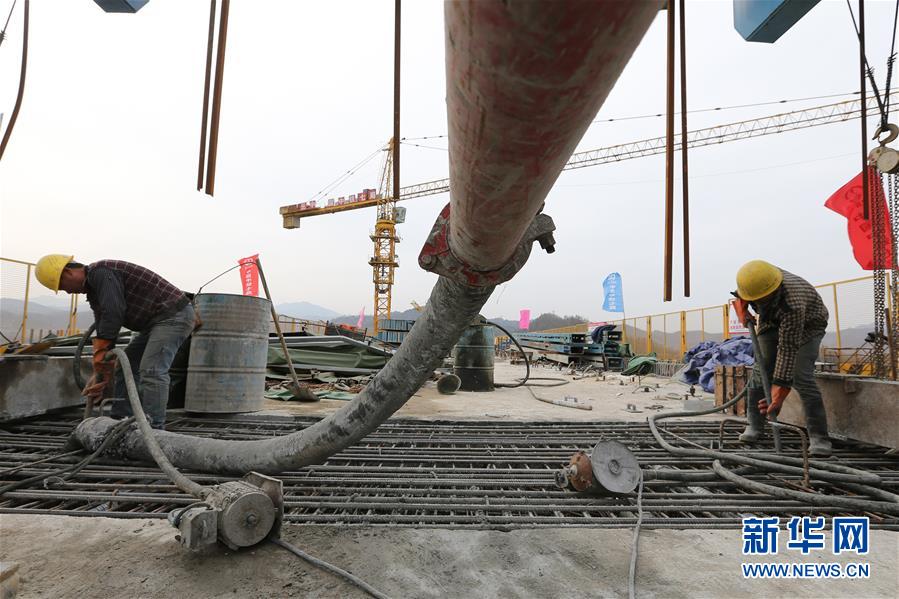 #（经济）（3）汉十高铁浪河特大桥跨高速连续梁合拢