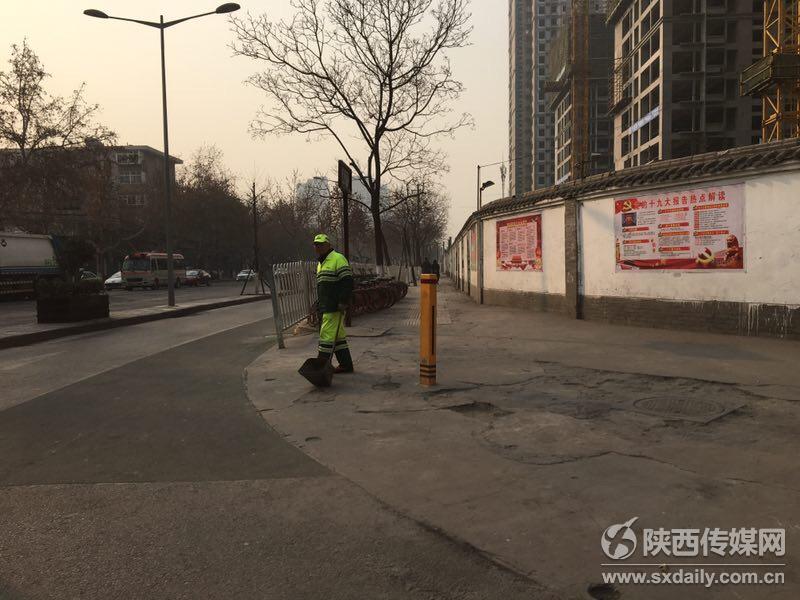 【网络媒体走转改】大年初一坚守在岗位上的“城市美容师”【5】