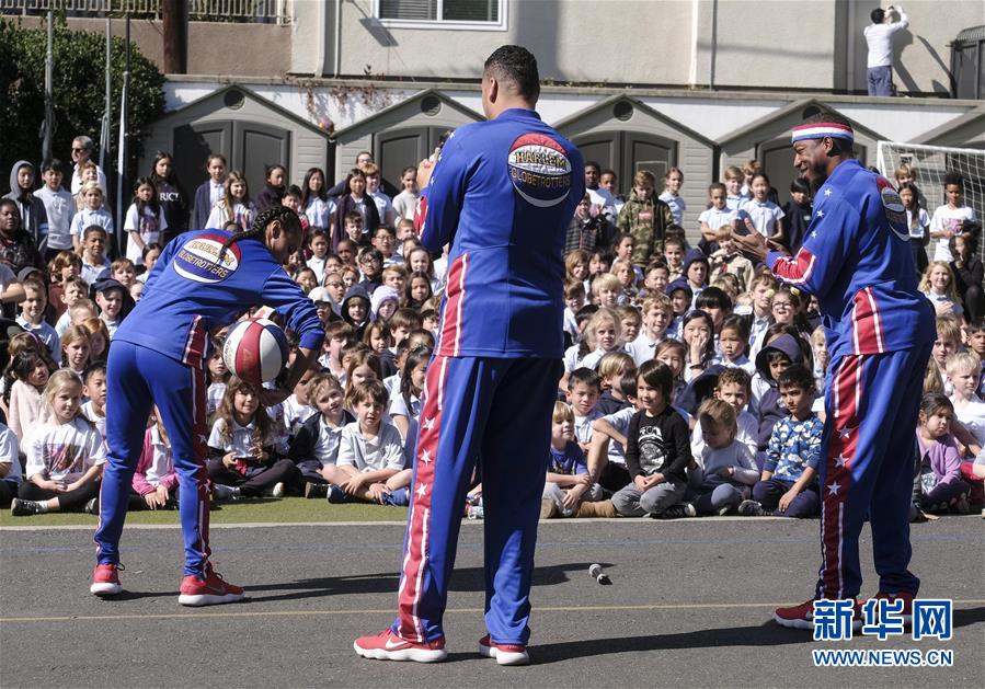 （体育）（4）篮球——哈林篮球队队员造访洛杉矶