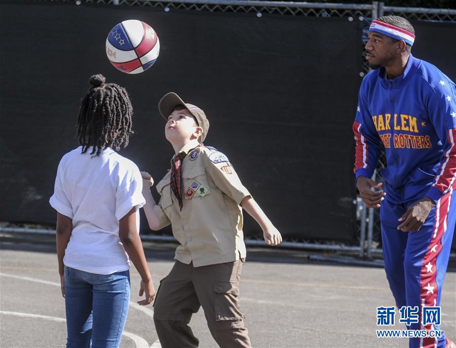 （体育）（6）篮球——哈林篮球队队员造访洛杉矶