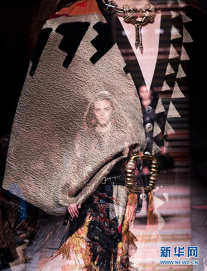 （国际）（4）米兰时装周：Etro发布秋冬女装新品