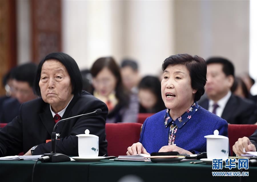 （两会）（2）在履职中度过自己的节日