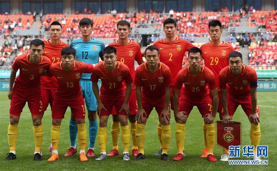 （体育）（1）足球——中国杯：中国队对阵捷克队
