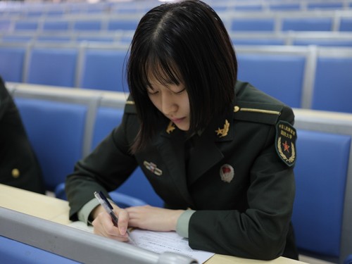 2、王雨晨近照 - 副本.jpg