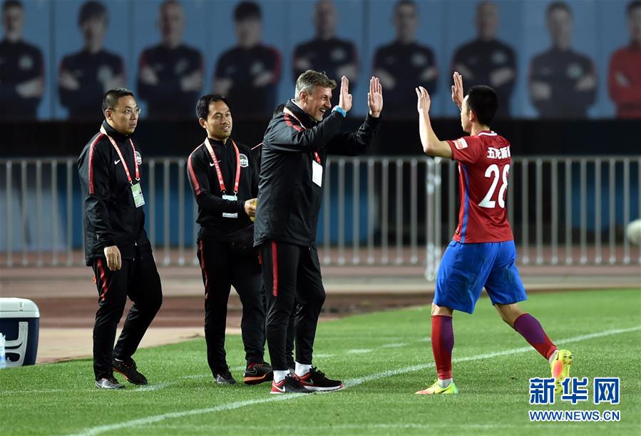 (体育)(4)足球——中超:上海上港胜河南建业