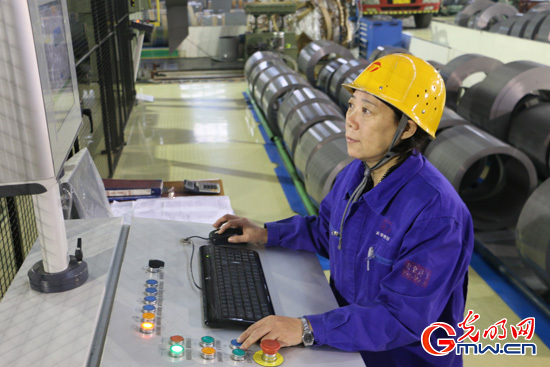 【中国梦 大国工匠篇】金牌工人戚红和她的15人切铁组