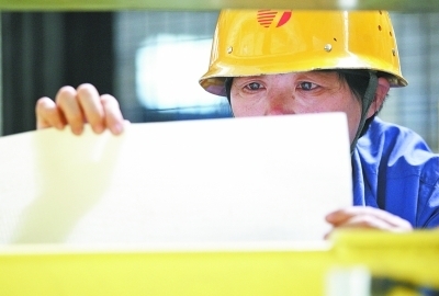 【中国梦 大国工匠篇】金牌工人戚红和她的15人切铁组