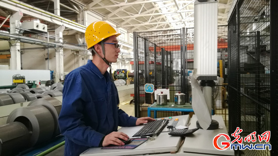 【中国梦 大国工匠篇】金牌工人戚红和她的15人切铁组