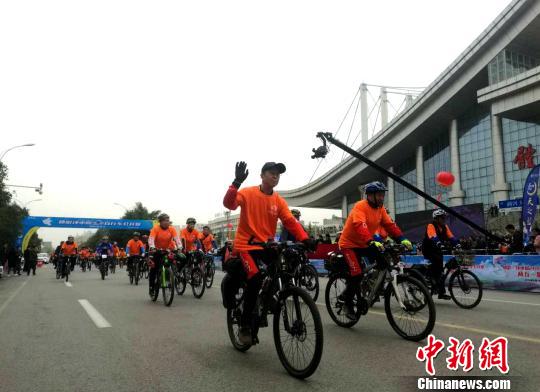 环中原2018自行车赛河南新安开赛2000骑友激情角逐