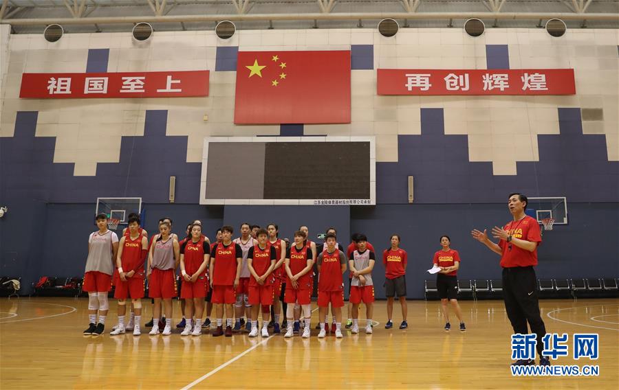 (体育)(2)篮球——中国女篮举行公开课
