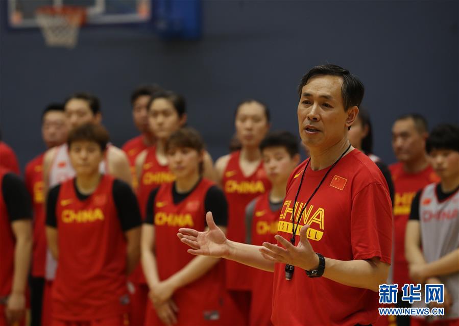 (体育)(3)篮球——中国女篮举行公开课