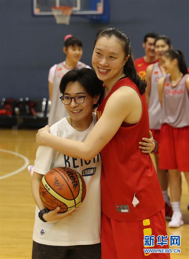 (体育)(7)篮球——中国女篮举行公开课