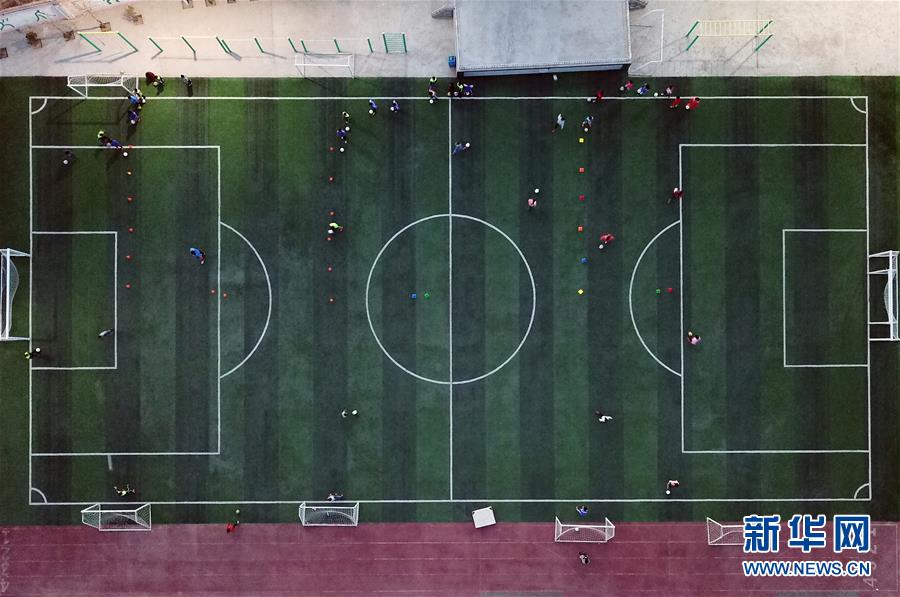 (体育)(2)足球——大山里的足球童话