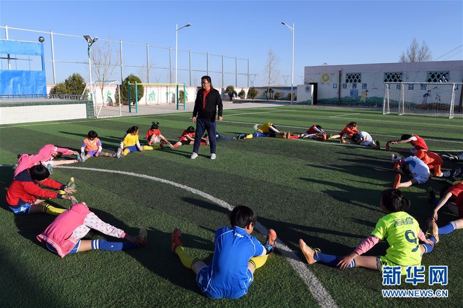 (体育)(9)足球——大山里的足球童话