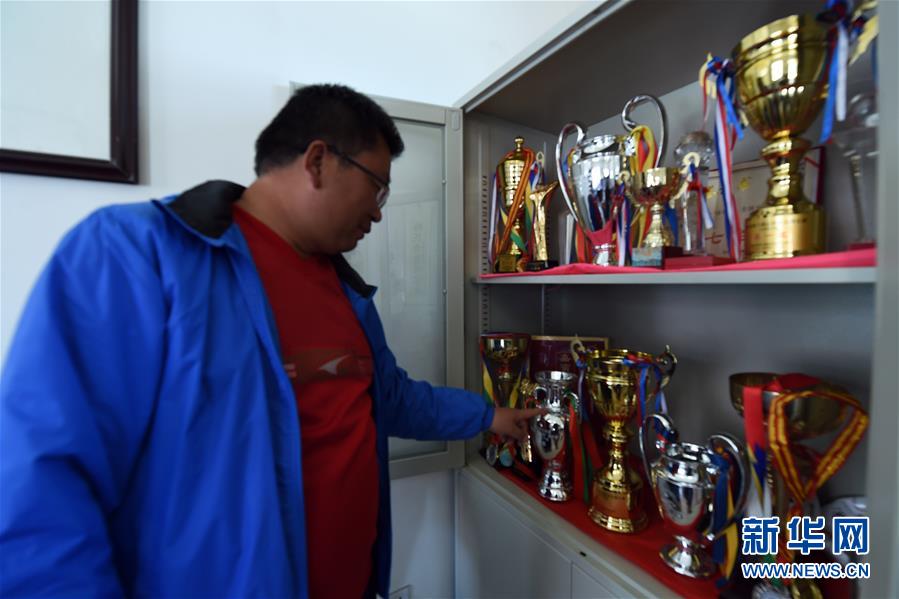 (体育)(7)足球——大山里的足球童话