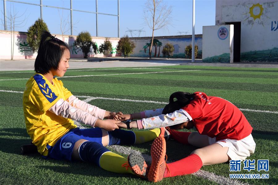 (体育)(8)足球——大山里的足球童话