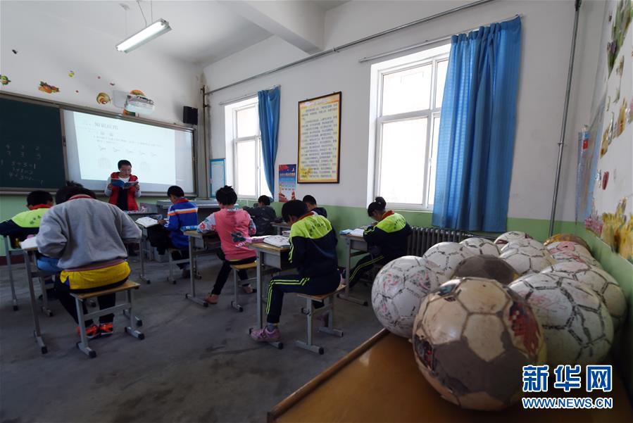 (体育)(10)足球——大山里的足球童话