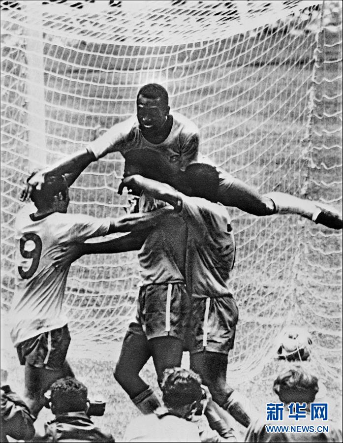 (体育·专题)(1)足球——世界杯经典瞬间回顾