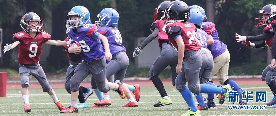（体育）（3）小长假里跑起来 橄榄球场来比拼