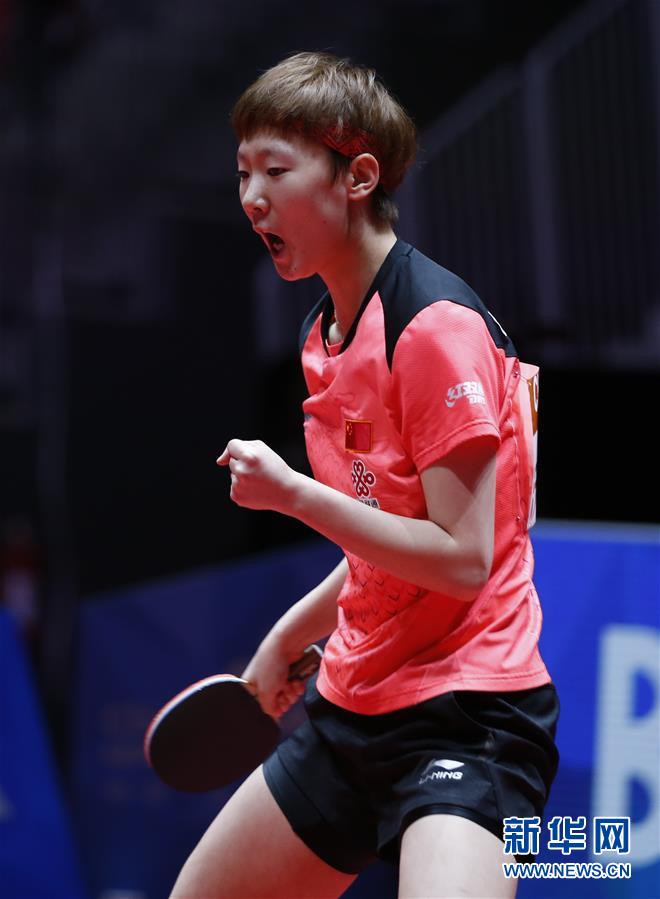 (体育)(18)乒乓球——世乒赛女子小组赛第四轮:中国胜新加坡