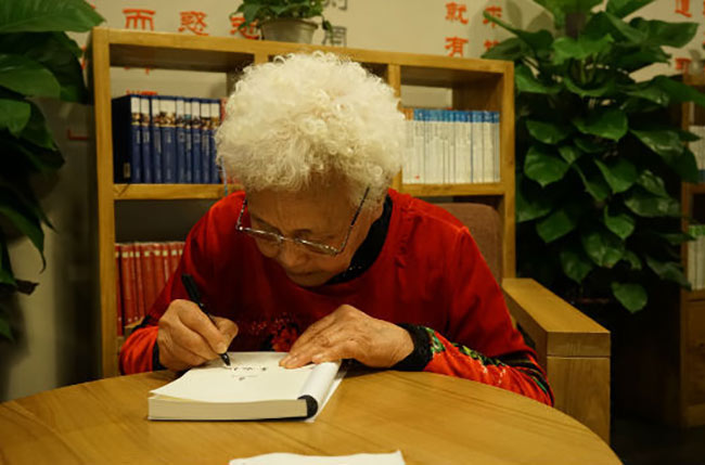 “传奇奶奶”姜淑梅