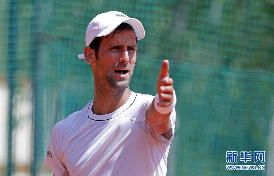 （体育）（3）网球——焦科维奇在家乡进行公开训练