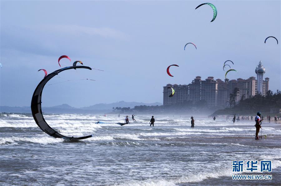 (体育)(5)青奥会风筝冲浪资格赛赛况