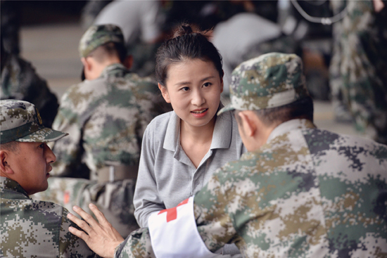 【相约强军新时代】网络名人走进能“打胜仗”的医院