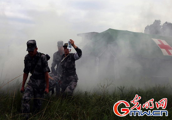 【相约强军新时代】网络名人走进能“打胜仗”的医院