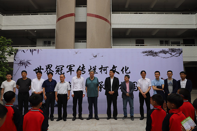 参加活动的嘉宾们