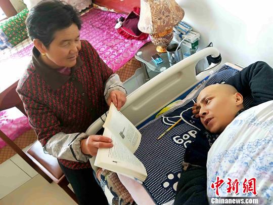 瘫痪青年“敲出”百万字小说：活着就要有益于社会