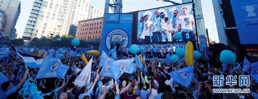 （体育）（4）足球——曼城队庆祝英超夺冠