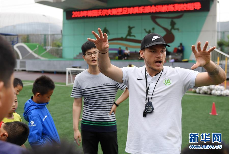 （体育）（2）足球——“洋教练”助力校园足球