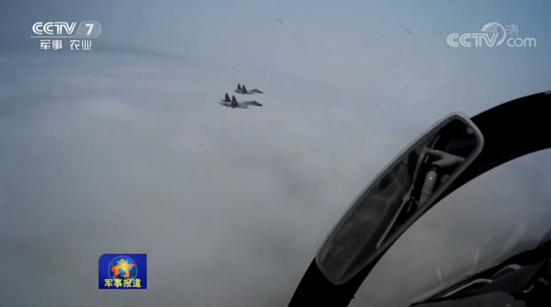 “红剑-2018”拉开战幕 首次演练陌生地域空投空降【4】