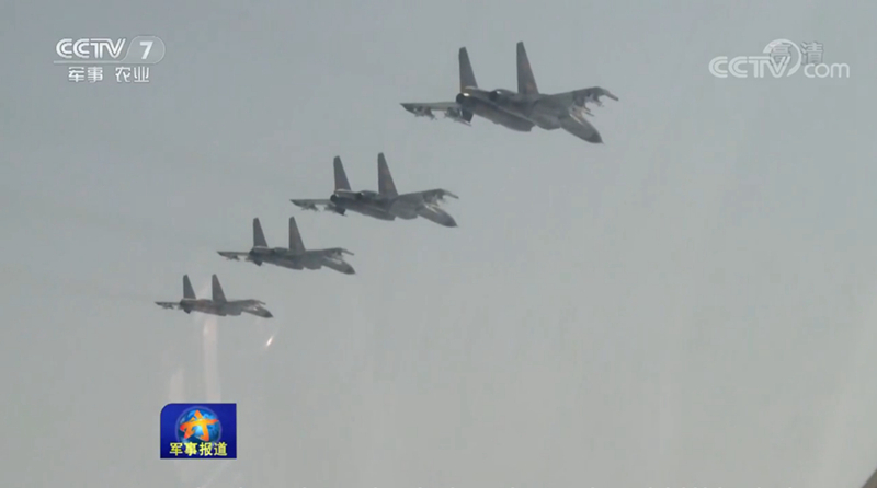 “红剑-2018”拉开战幕 首次演练陌生地域空投空降【9】