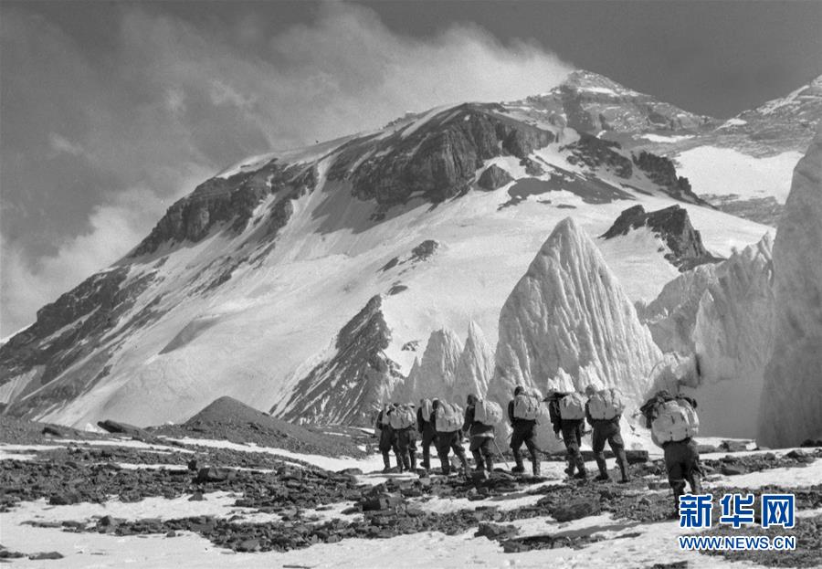 （体育·专题）（2）中国登山人与珠峰的不解之缘