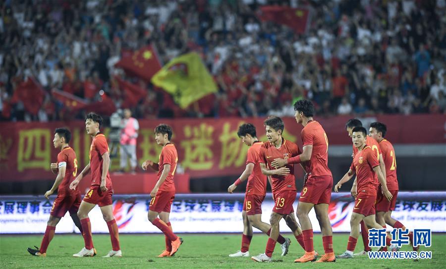 （体育）（2）足球——国际青年足球锦标赛：中国胜英格兰