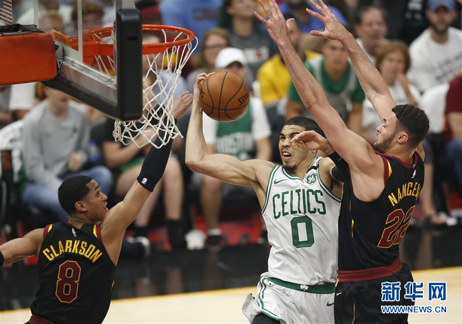 （体育）（2）篮球——NBA东部决赛第六场：骑士胜凯尔特人 