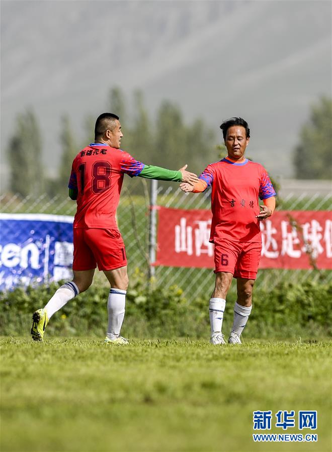 （体育）（2）全民健身——天山脚下的“元老足球赛”
