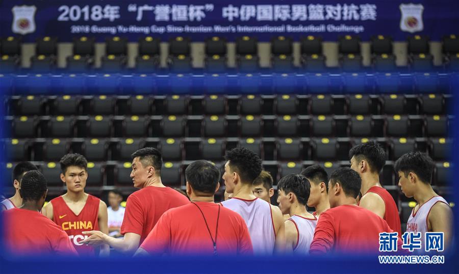 (体育)(1)篮球——中伊国际男篮对抗赛:中国蓝队举行公开训练