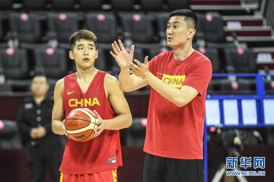 (体育)(2)篮球——中伊国际男篮对抗赛:中国蓝队举行公开训练