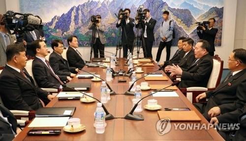 韩朝高级别会谈开始韩官员称会谈气氛和谐融洽