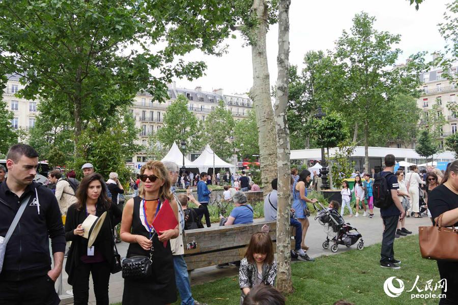 联合国环境日巴黎“生态地球”活动在共和国广场举行（图片：何蒨）