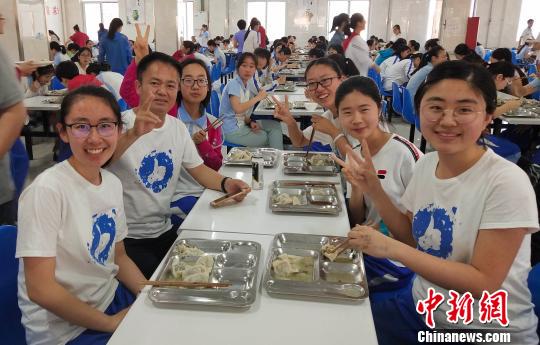 APP标题山东烟台：“状元饺”与特色高考餐为考生送祝福