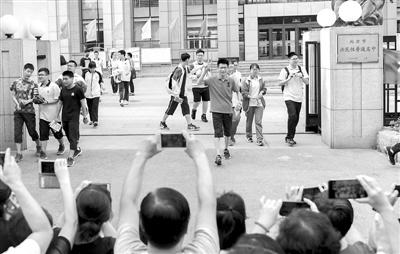 从“改变命运”到“只是一个选择”高考观念生变