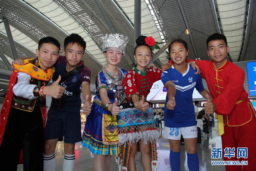 (体育·图片故事)(1)苗乡少年圆梦世界杯
