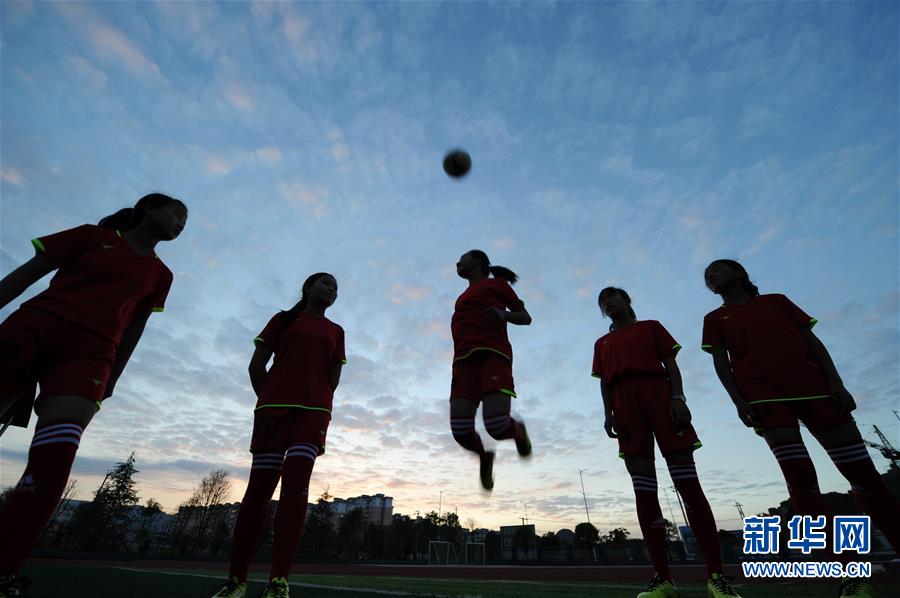 (体育·图片故事)(2)苗乡少年圆梦世界杯