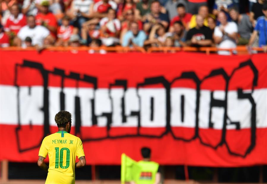 （体育）（6）足球——友谊赛：巴西胜奥地利