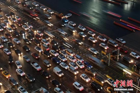春节假期第三天 中国道路交通流量大幅回升